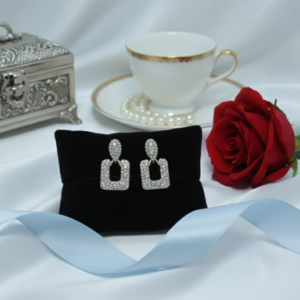 Luxury Crystal Drop Earrings – Gold Finish